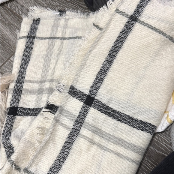 Old Navy Accessories - Old Navy Black and White Plaid Women Jeans